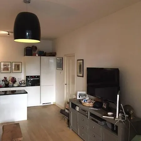 Дом отдыха Centre, Ground Floor With Backyard!